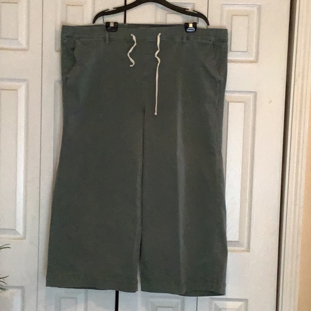 Casual Green Wide leg cropped jeans.